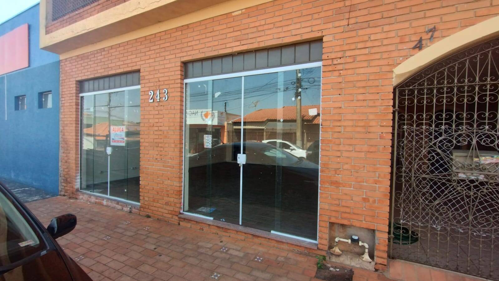 #2415 - Salão Comercial para Locação em Piraju - SP