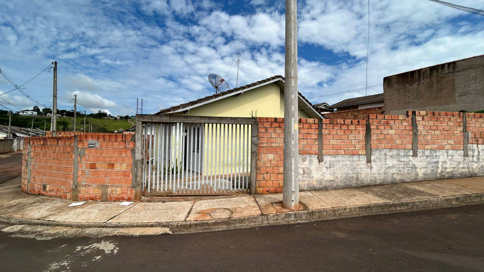 #3012 - Casa para Locação em Piraju - SP