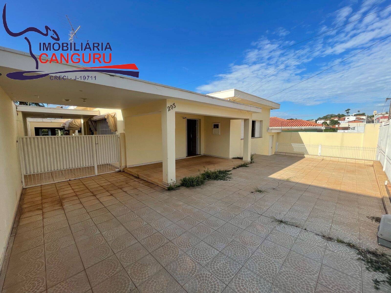 Casa à venda com 4 quartos, 291m² - Foto 2